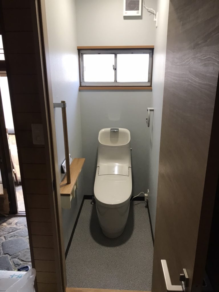 トイレの交換工事の施工写真