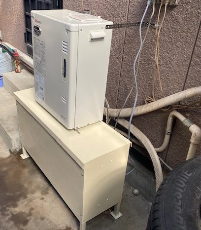 石油給湯器の設置工事の施工写真
