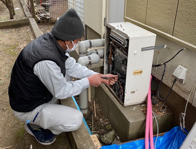 給湯器の取り替え作業の施工写真
