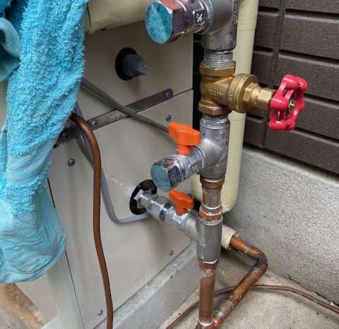 給水配管の接続工事の施工写真
