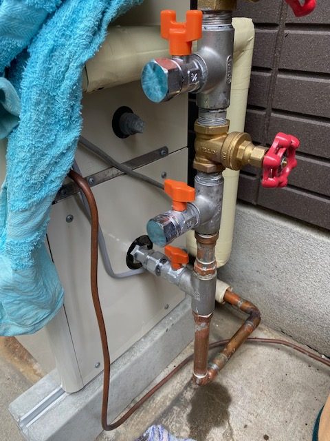 給水配管の接続工事の施工写真